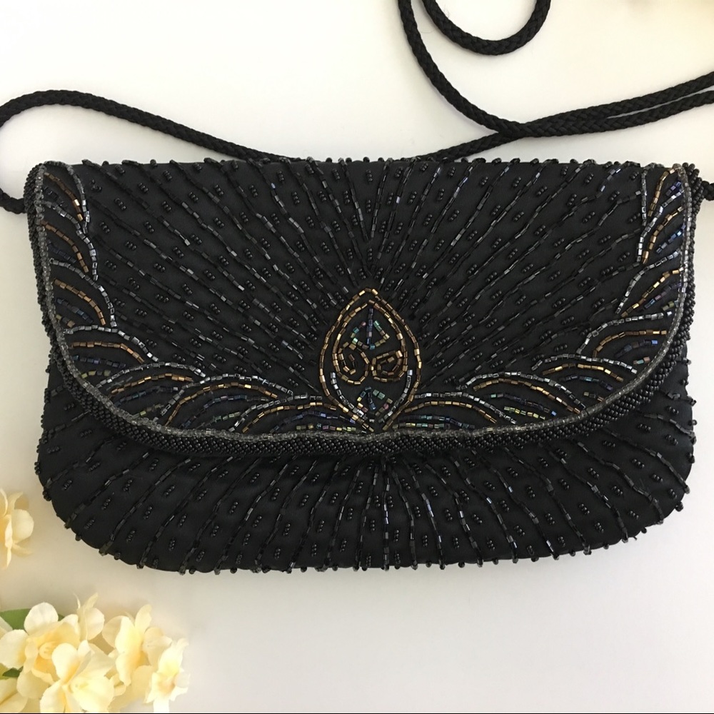 ⬇️ Vintage CC Courtenay Hand Beaded Black Purse